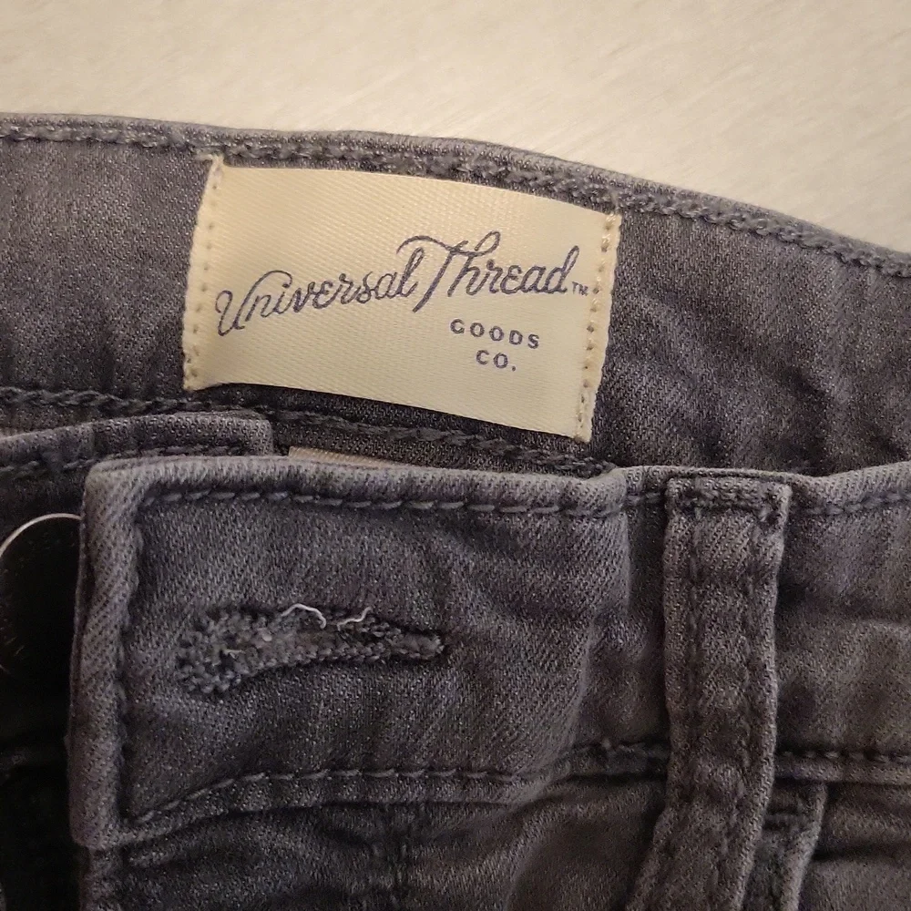 Universal Thread - Picture 3 of 4
